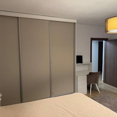 Location d’un appartement lumineux de 2 pièces, 76 m², quartier Bucureștii Noi, Bucarest, Roumanie